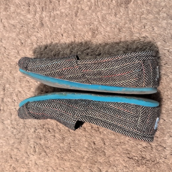 Patterned Toms, size 7 - Picture 2 of 4